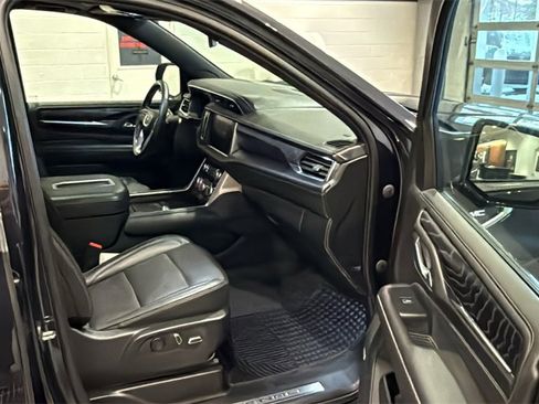 Used 2023 GMC Yukon Denali image 12