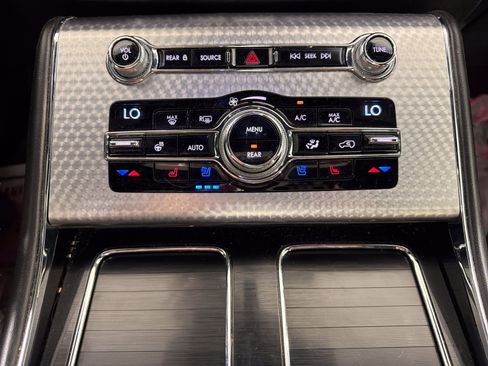 Used 2020 Lincoln Aviator Grand Touring w/ Equipment Group 302A AWD/4WD image 18