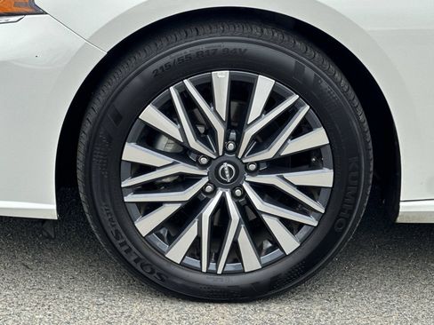 Used 2025 Nissan Altima 2.5 SV FWD image 25