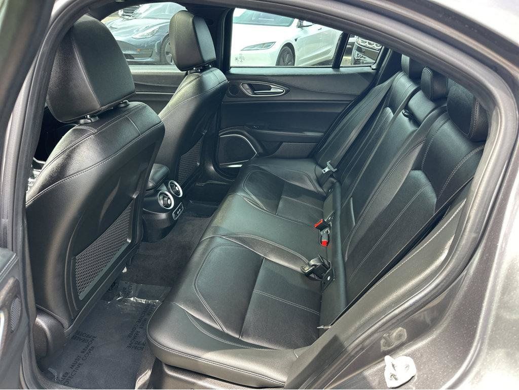 Used 2022 Alfa Romeo Giulia Ti AWD/4WD image 10