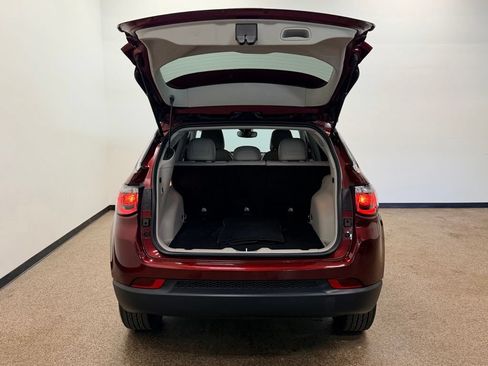 Used 2022 Jeep Compass Latitude w/ Convenience Group AWD/4WD image 5