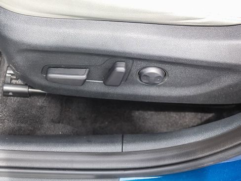 Used 2019 Kia Niro Touring FWD image 28