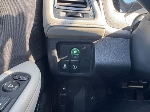 Certified 2022 Honda HR-V LX image 24