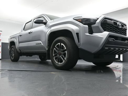 Used 2025 Toyota Tacoma TRD Sport AWD/4WD image 18