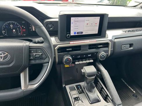 Certified 2025 Toyota Tacoma SR5 AWD/4WD image 18