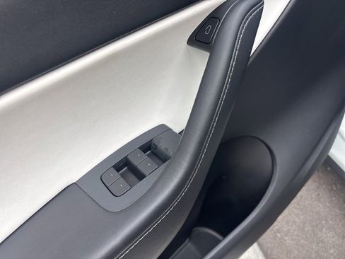 Used 2021 Tesla Model Y Performance image 22