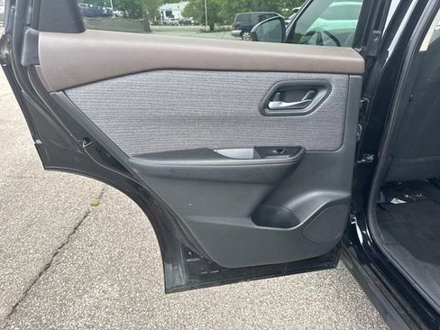 Certified 2023 Nissan Rogue SV FWD image 15