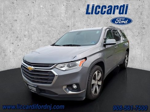 Used 2019 Chevrolet Traverse LT w/ LT Premium Package AWD/4WD image 3
