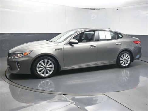 Used 2018 Kia Optima EX w/ Technology Package image 4