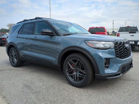 New 2026 Ford Explorer ST-Line RWD image 2