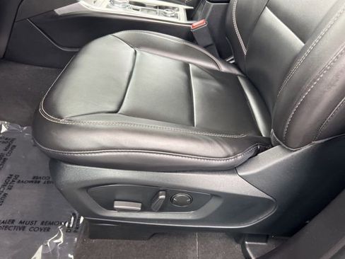 Used 2022 Ford Explorer XLT w/ Equipment Group 202A AWD/4WD image 14