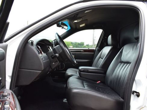 Used 2007 Lincoln Town Car Executive RWD image 11