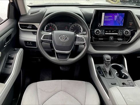 Used 2023 Toyota Highlander L image 5