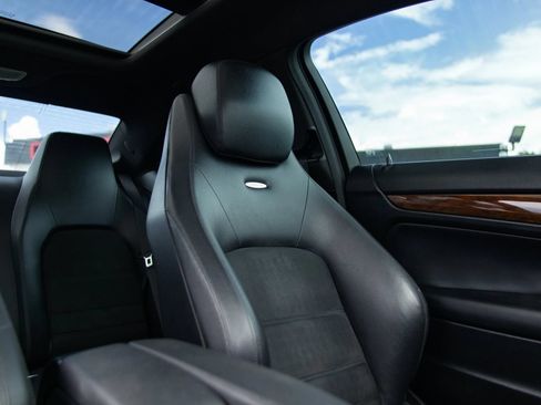 Used 2012 Mercedes-Benz C 63 AMG Coupe w/ Comand Single Disc Pkg image 26