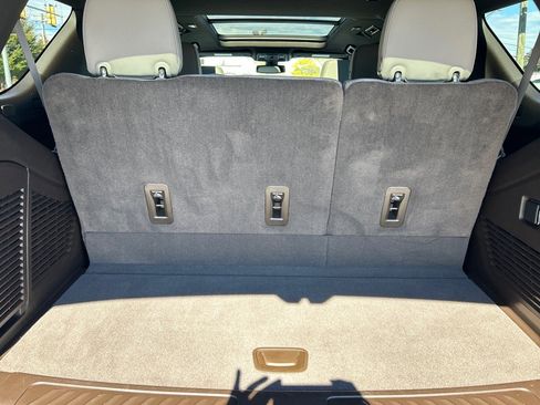 Used 2021 Chevrolet Tahoe LT w/ LT Signature Package image 17