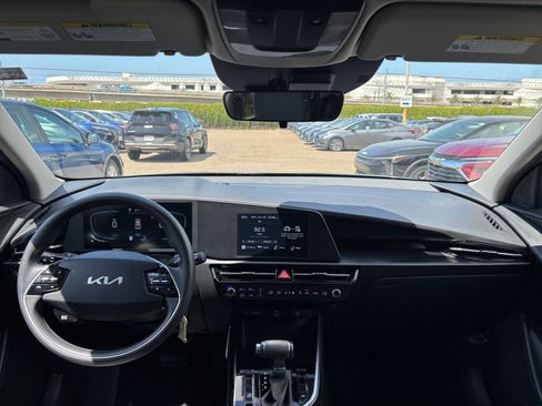 Used 2026 Kia Niro LX FWD image 31