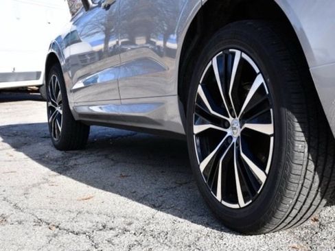 Used 2025 Volvo XC60 B5 Plus image 9