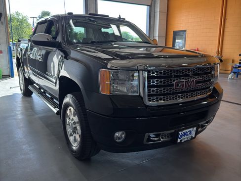 Used 2012 GMC Sierra 2500 Denali w/ Snow Plow Prep Package AWD/4WD image 7
