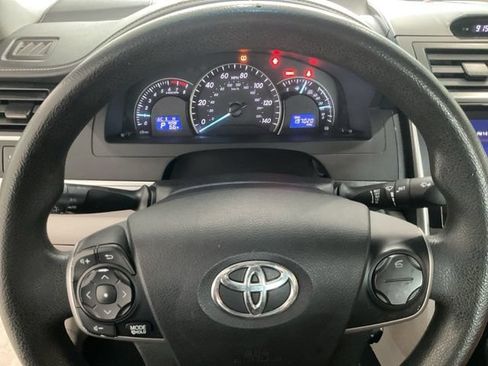 Used 2014 Toyota Camry LE FWD image 5