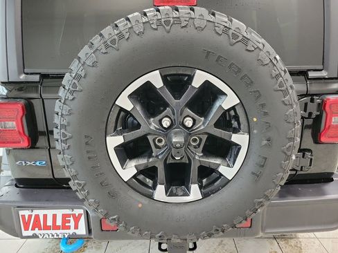 Used 2024 Jeep Wrangler Unlimited Rubicon 4xe AWD/4WD image 17