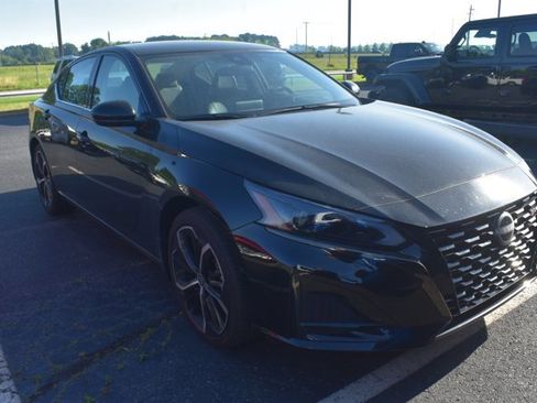 Used 2025 Nissan Altima 2.5 SR image 2