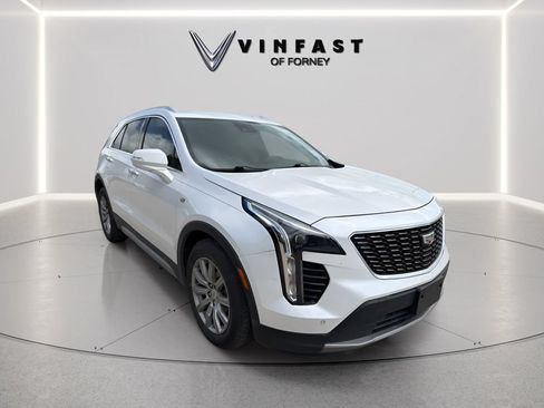 Used 2021 Cadillac XT4 Premium Luxury w/ Cold Weather Package FWD image 4