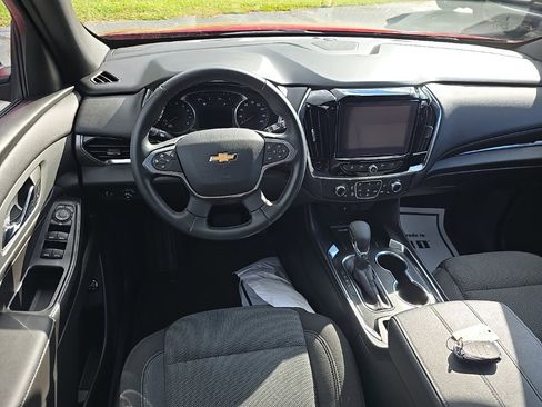 Used 2023 Chevrolet Traverse LT image 6