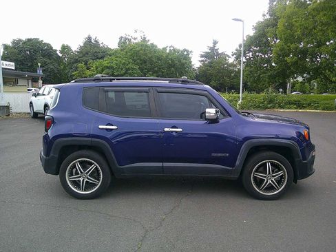 Used 2017 Jeep Renegade Altitude AWD/4WD image 6