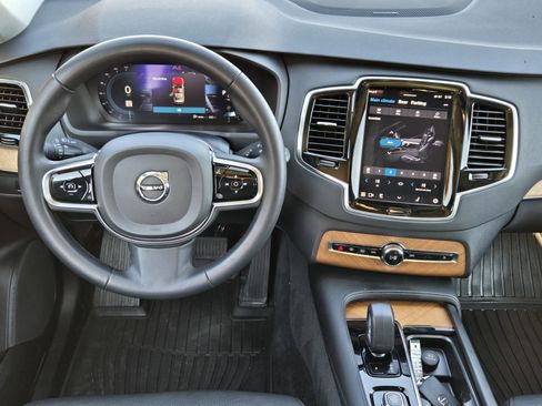 Used 2023 Volvo XC90 B6 Plus w/ Protection Package Premier image 38