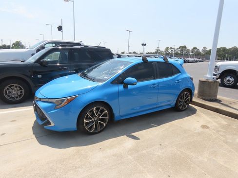 Used 2019 Toyota Corolla XSE FWD image 2