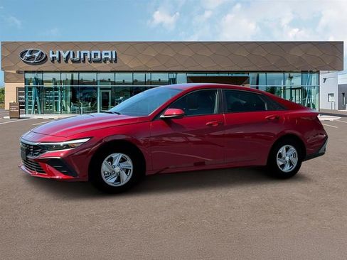 New 2025 Hyundai Elantra SE image 2
