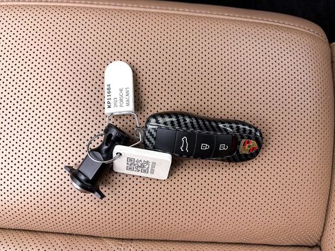 Used 2023 Porsche Macan S image 30