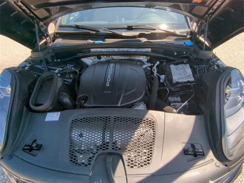 Used 2021 Porsche Macan image 30