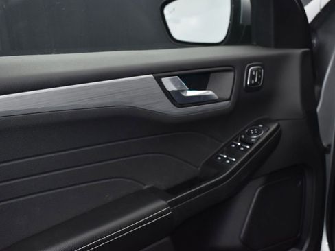 Used 2024 Ford Escape Platinum image 9