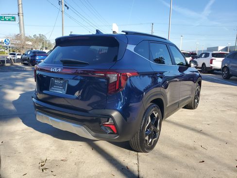 Certified 2025 Kia Seltos EX w/ EX Sunroof Package image 3