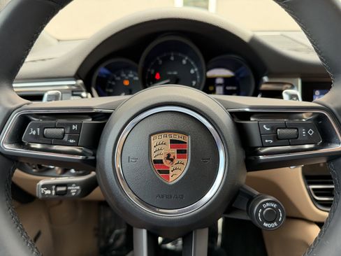 Certified 2025 Porsche Macan AWD/4WD image 36