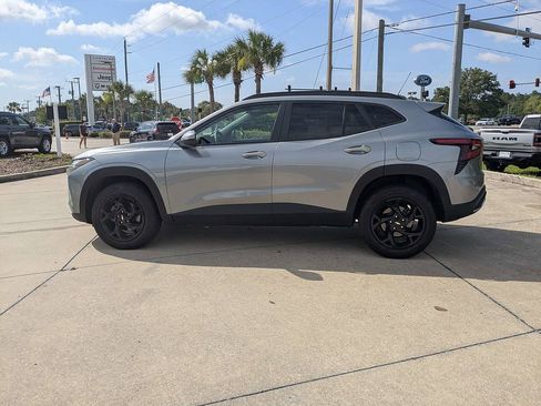 Used 2025 Chevrolet Trax LT FWD image 6