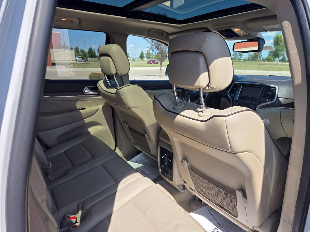 Used 2014 Jeep Grand Cherokee Overland AWD/4WD image 33