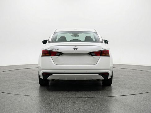 Used 2025 Nissan Altima 2.5 SV FWD image 7