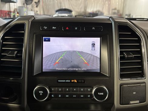 Used 2020 Ford Expedition XLT w/ Equipment Group 202A AWD/4WD image 19