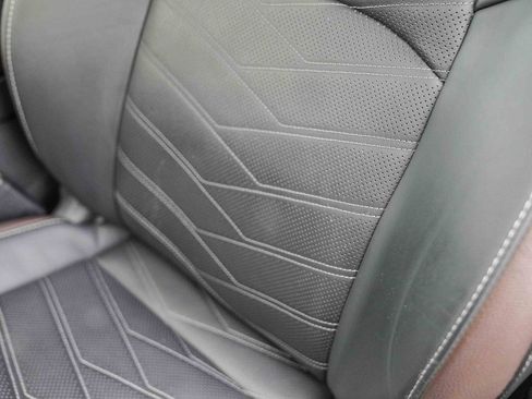 Used 2024 Nissan Pathfinder Platinum image 23