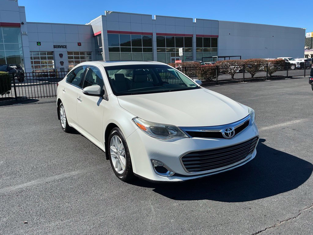 Used 2013 Toyota Avalon XLE Premium FWD image 3