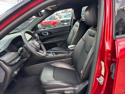 Used 2025 Jeep Compass Trailhawk AWD/4WD image 25