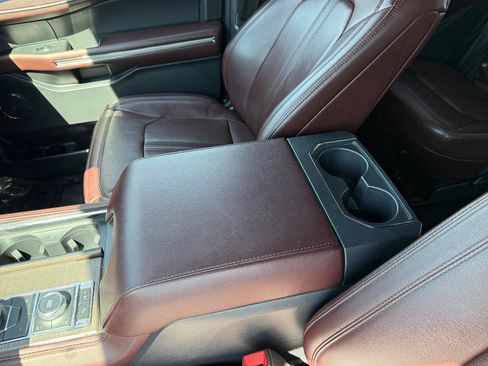 Used 2023 Ford Expedition Limited image 14