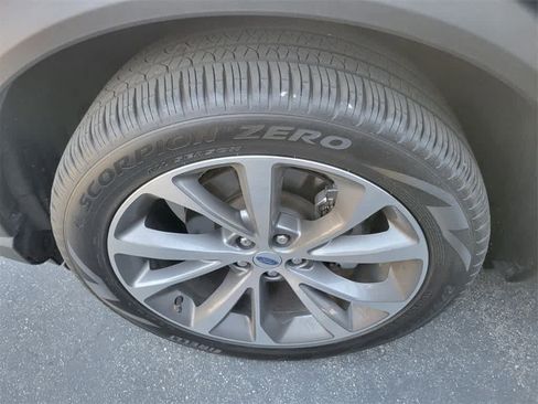 Used 2025 Ford Explorer Platinum w/ Ultimate Package image 2