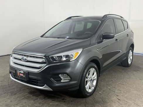 Used 2018 Ford Escape SE w/ SE Sync 3 Package FWD image 3
