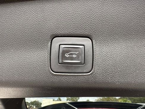 Used 2023 Chevrolet TrailBlazer RS w/ Sun and Liftgate Package image 12