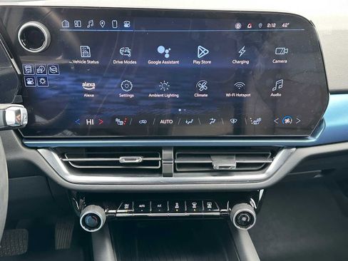 Used 2024 Chevrolet Equinox EV LT image 25