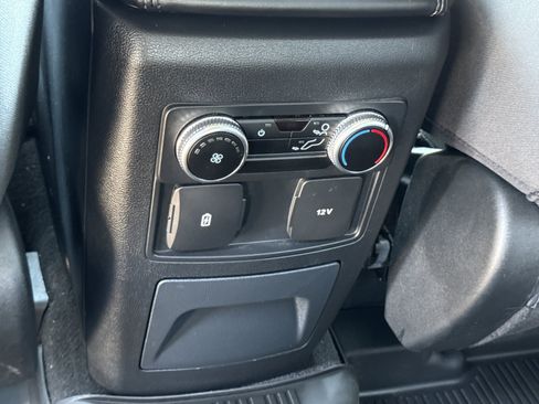 Used 2023 Ford Explorer XLT AWD/4WD image 16