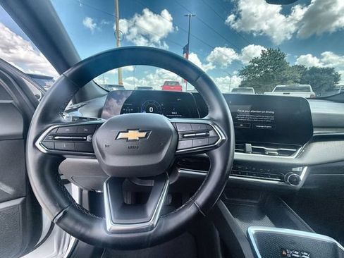 Used 2025 Chevrolet Equinox LT w/ Convenience Package II FWD image 11